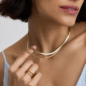 D. Louise Essentials Gold Necklace